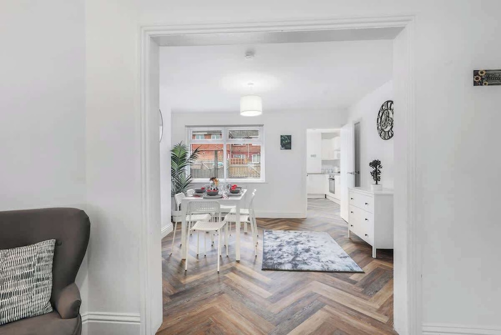 3bedroom House - Free Parking