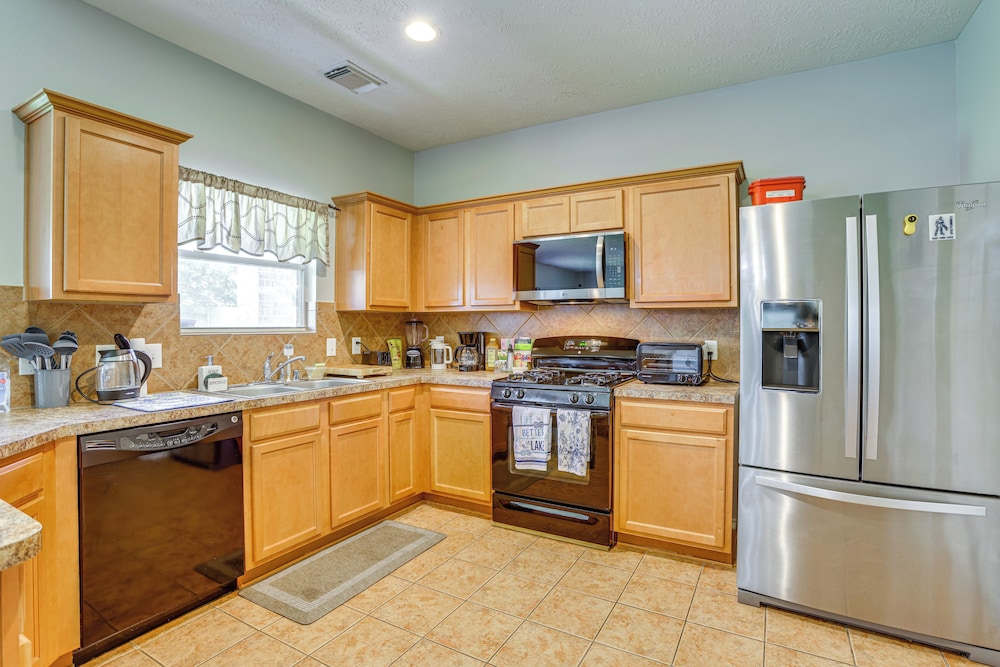 Fish & Hike: Pet-friendly Humble Home w/ Yard