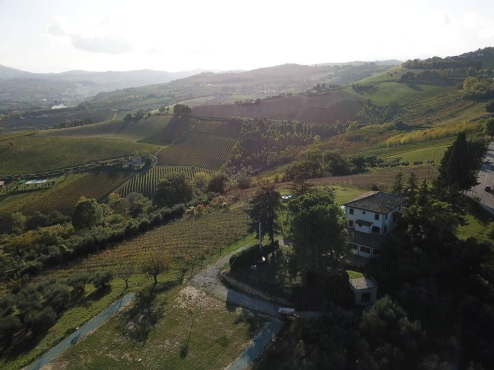 Immaculate 1bedroom Apartment in Ortezzano view 2