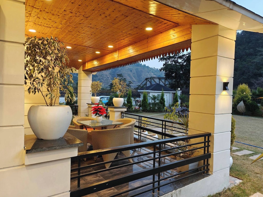 The Paradise - Luxury 3BR Villa Near the Airport in Dehradun