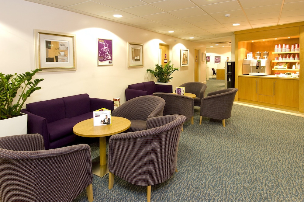 Premier Inn Manchester Central 5