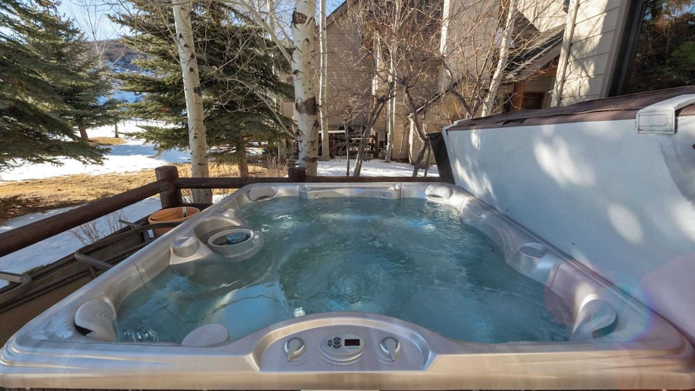 Jupiter Peak by Avantstay Near Deer Valley Base w/ Hot Tub!