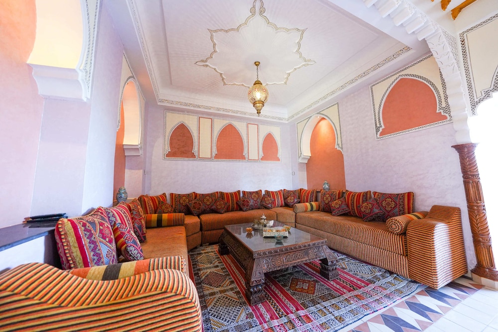 Luxurious Aghmat Villa With Private Pool and Panoramic Mountain Views