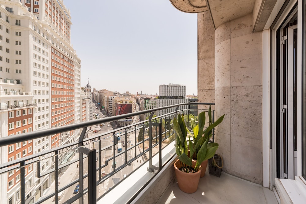 Luxurius Apartment With Huge Balcony at Plaza de España view 2