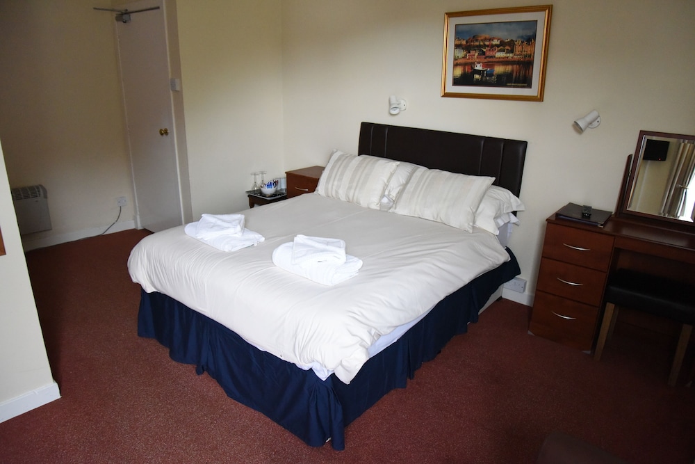 Corran House Guest House & Hostel