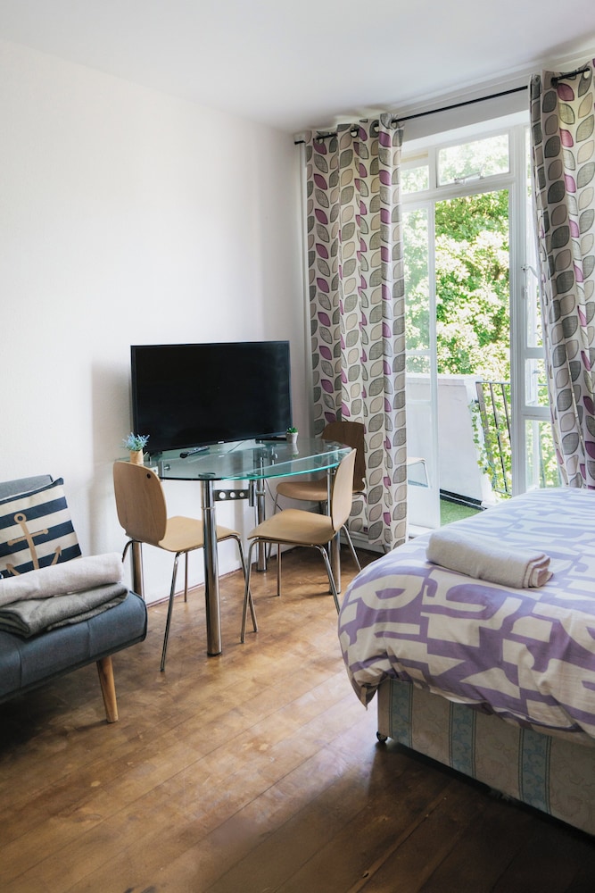 Stylish London Apartment in Hallfield Estate