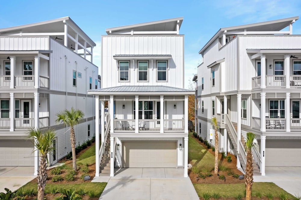 Sea Dweller by Avantstay Rooftop Spa + Gulf View Golf Cart, Pool