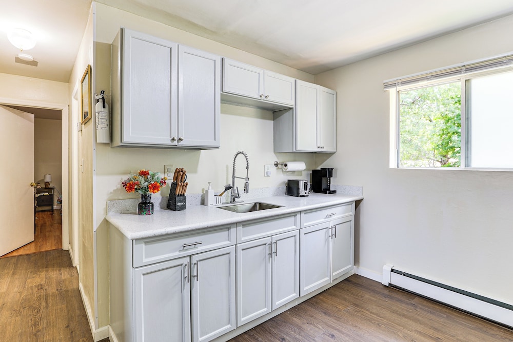 2 Mi to The Marketplace: Spring Valley Apartment