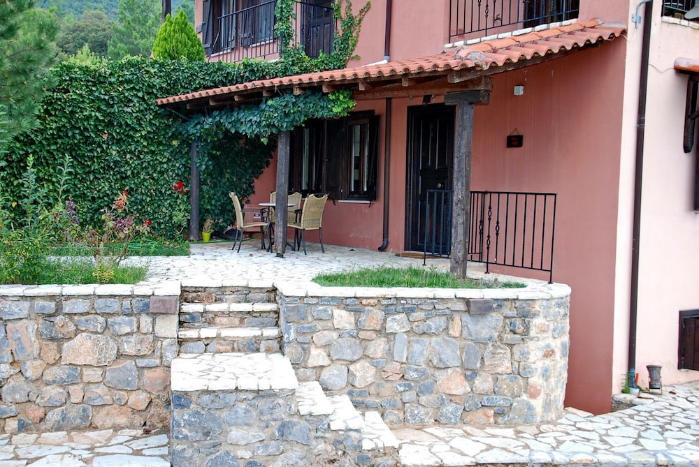 Menalia Villas & Suites