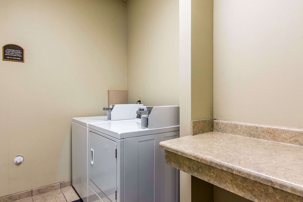 Smyrna Vacations - Comfort Suites Smyrna - Property Image 9