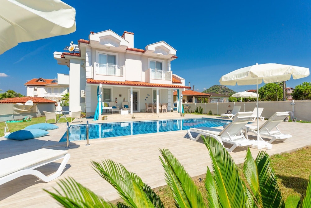 Villa Mina Large Private Pool A C Wifi Car Not Required Eco-friendly - 2834 view 2
