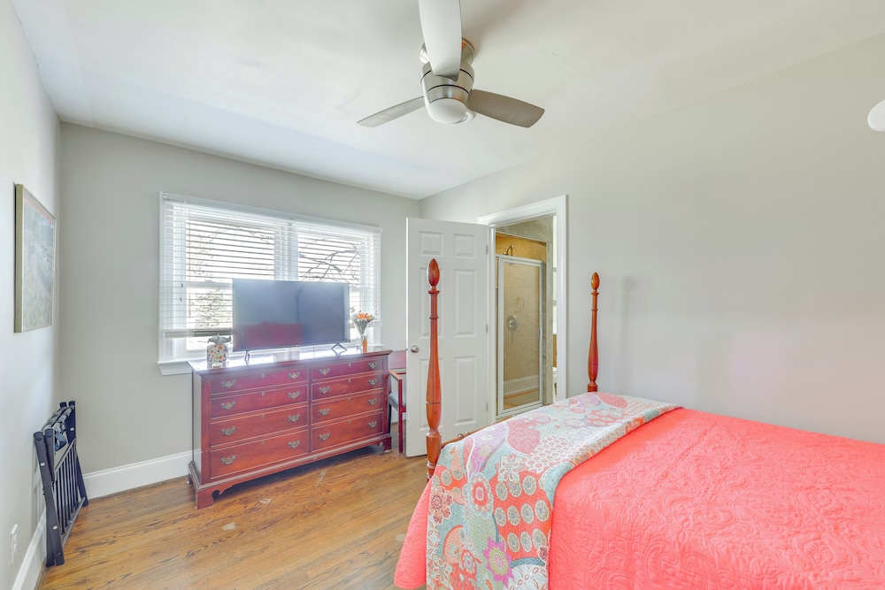 14 Mi to Raleigh: Charming Family Home!