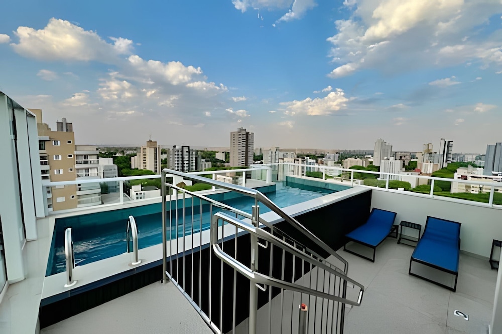Aptos no Centro com Piscina e Academia