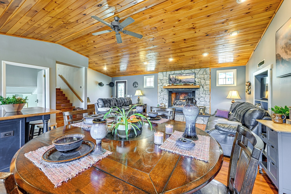 Lakefront Cabin Retreat w/ Dock in Robbinsville!