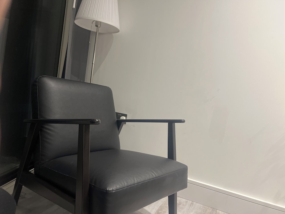 Luxurious 1-bed Apartment in London view 3