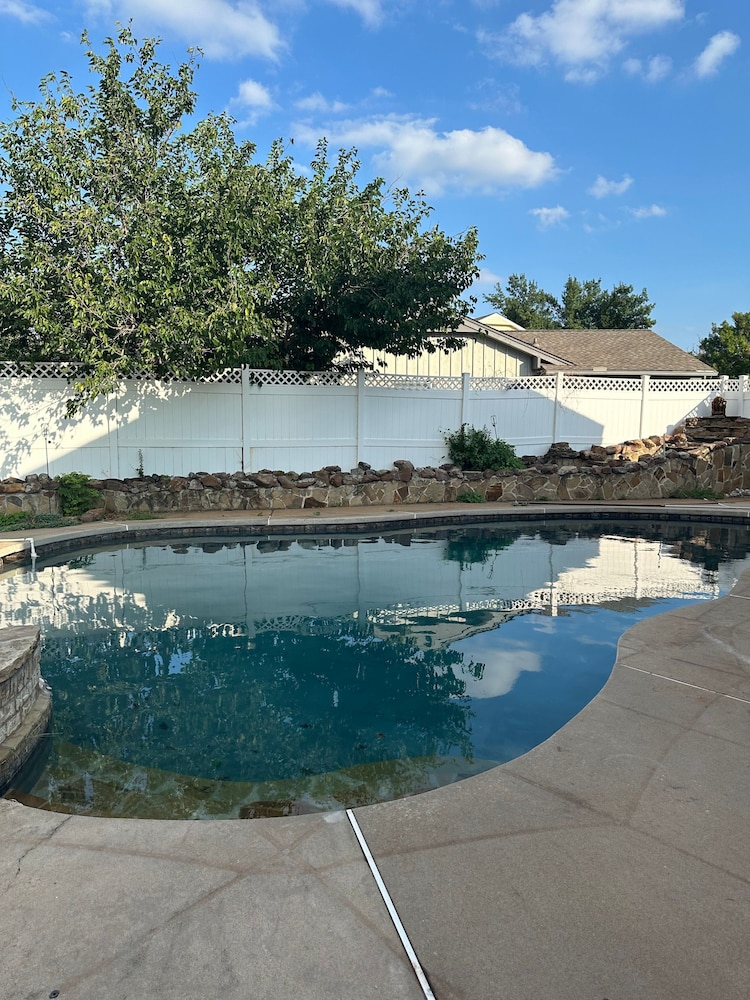 Spacious Lakefront View With Hot Tub and Pool NH