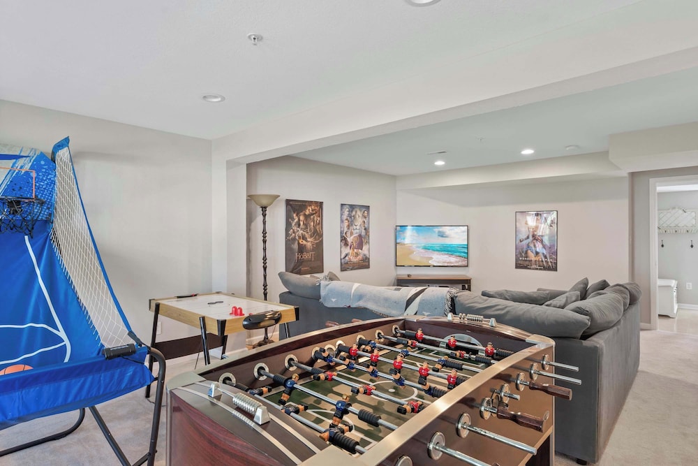Creekside Getaway Stay for 8
