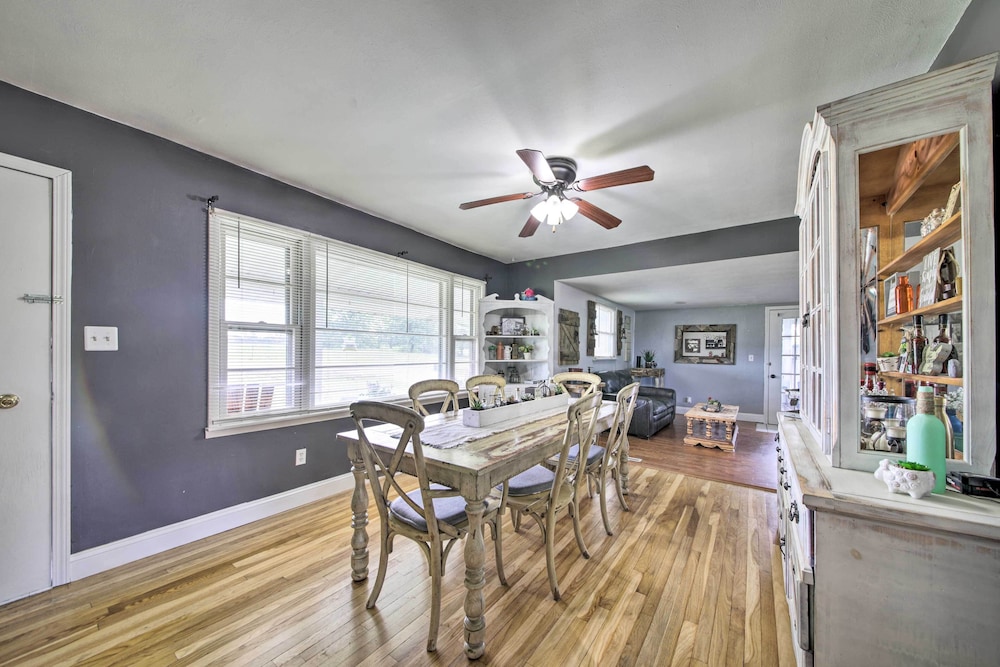 Traditional Country Home in De Soto w/ Yard! - Property Image 4