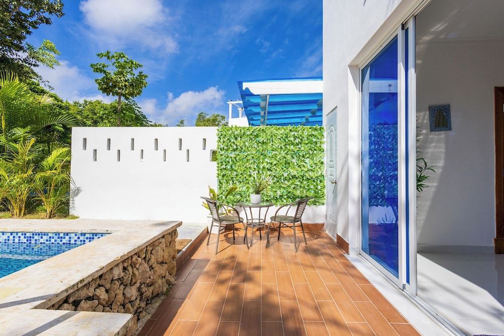3BR Villa With Pool Rooftop and BBQ Gated Area