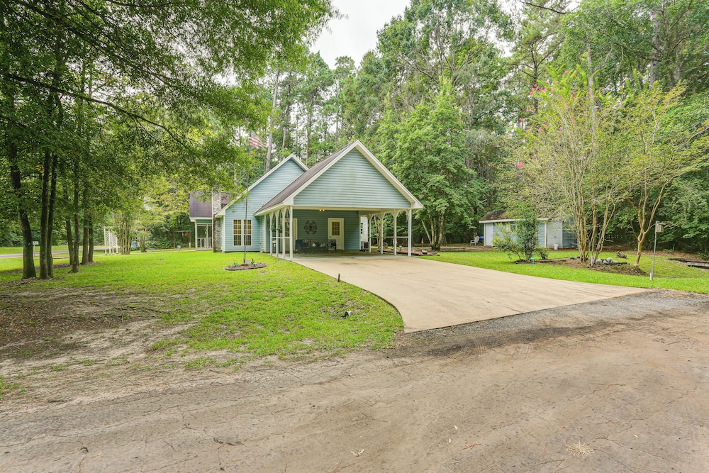 Relax By the Lake: Quiet East Texas Retreat