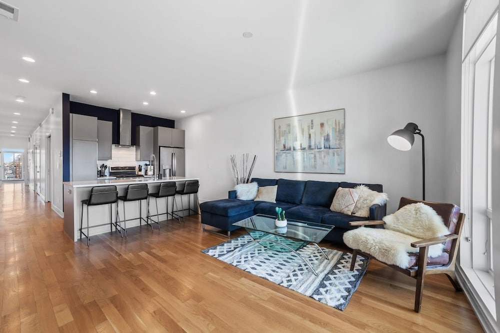 4 Bedroom Condo in Ukranian