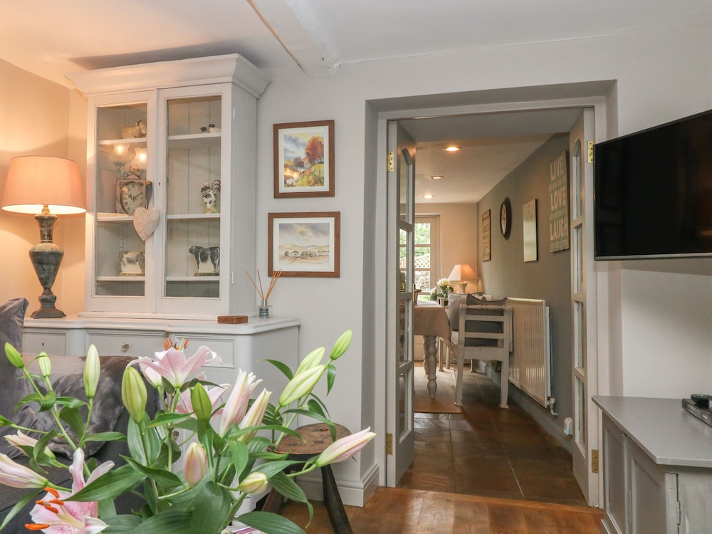 Hope Valley Vacations - Grange Cottage - Property Image 2