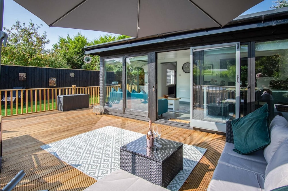 Cedars Lodge - Hot Tub - Penally - Tenby