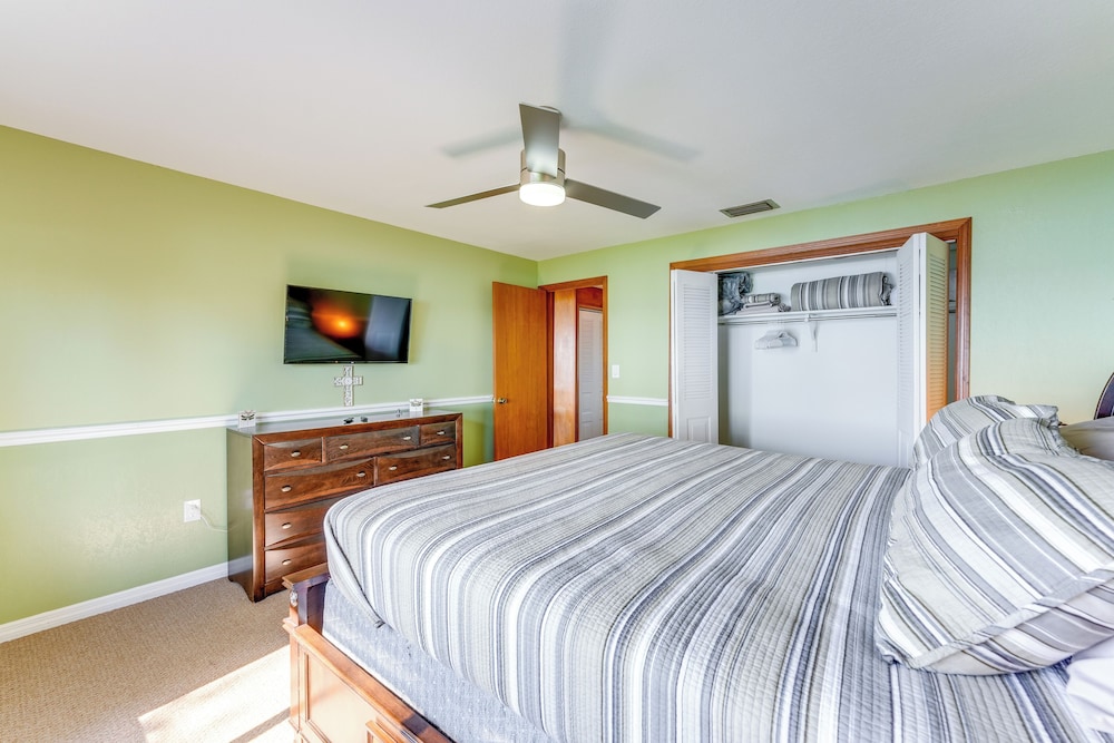 Dora Canal Views & Shared Dock: Apt in Tavares!