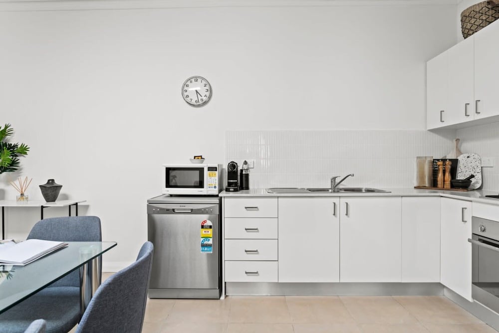 Patio House: Moments From Marrickville Metro