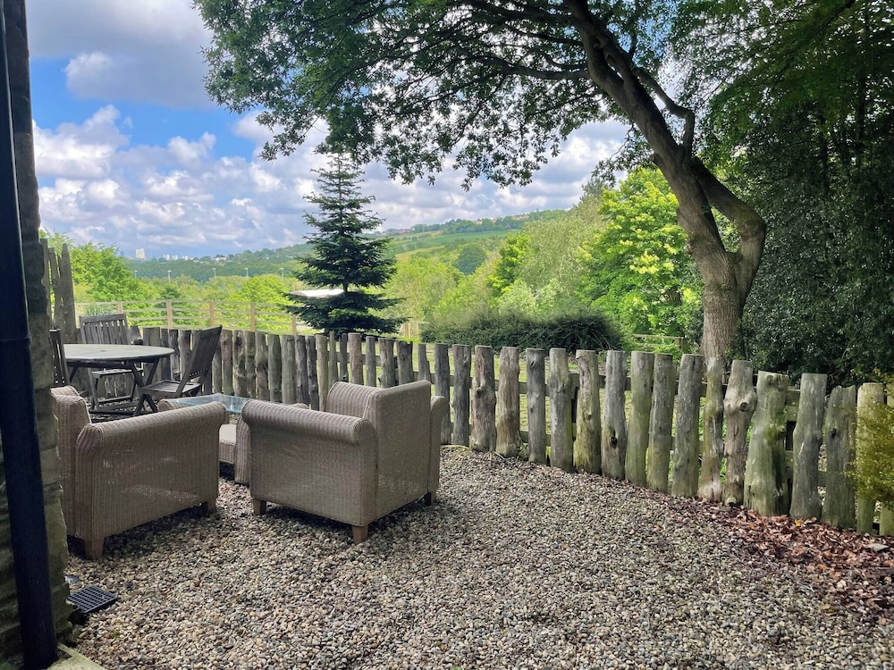 ๐ฟ Quaint Country Cottage With Valley Views, Dog-friendly & Horse-friendly