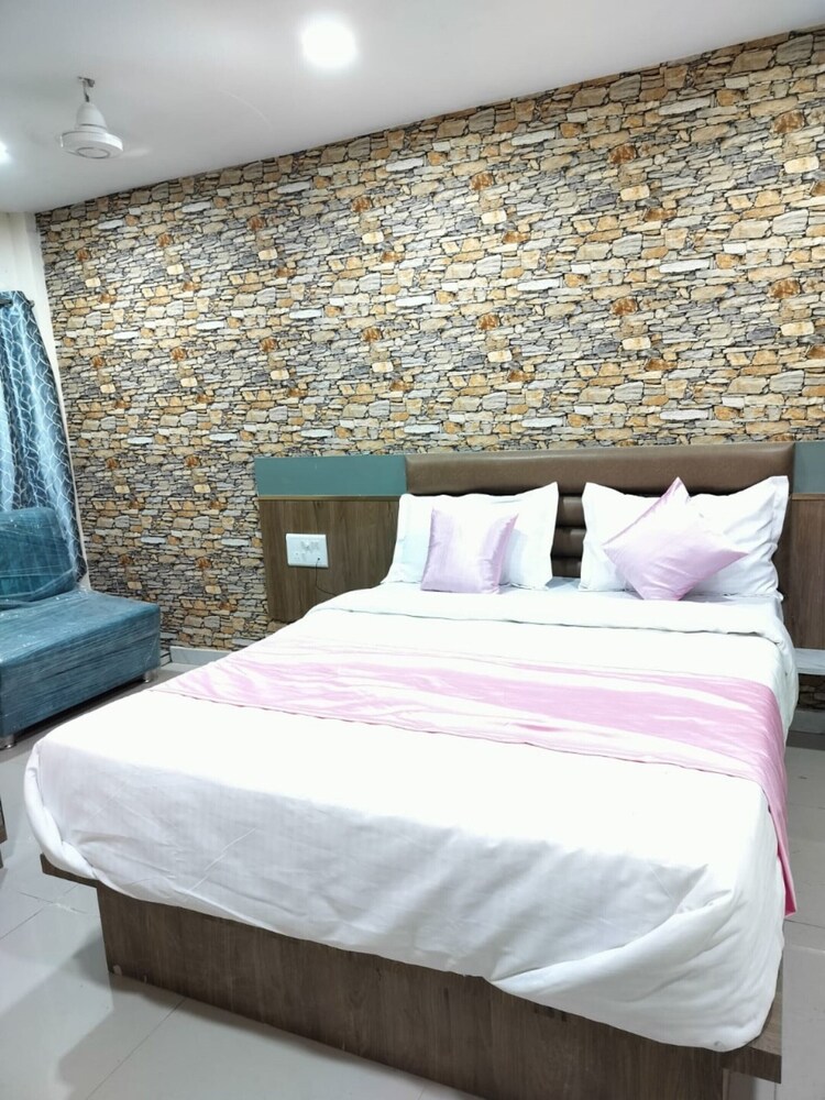 Goroomgo NR Nayan Residency Ahmedabad