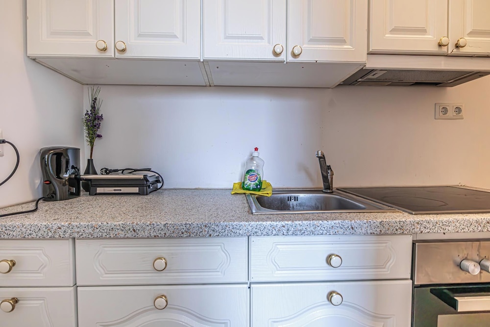 Cozy House Terrace &Garden Sleeps 34