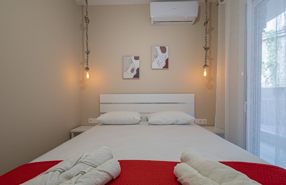 Sabbia Seafront Apartment 4 by Rentalspro