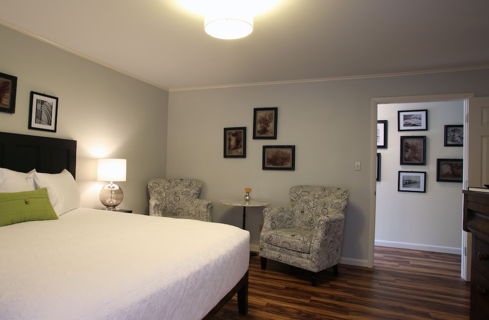 Eureka Springs Vacations - Tower House Inn - Property Image 18