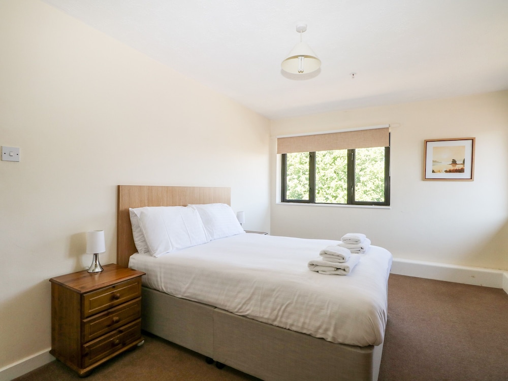 Flat 33 - Marine Court