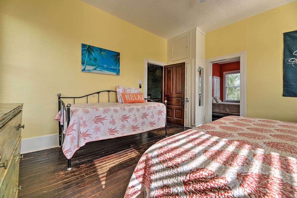 Historic Galveston Hideaway, Walk to the Beach!