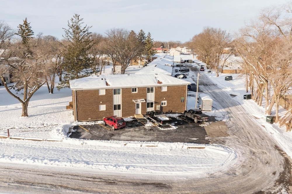 Renovated Apt w/ A/c, Wifi & Free Parking