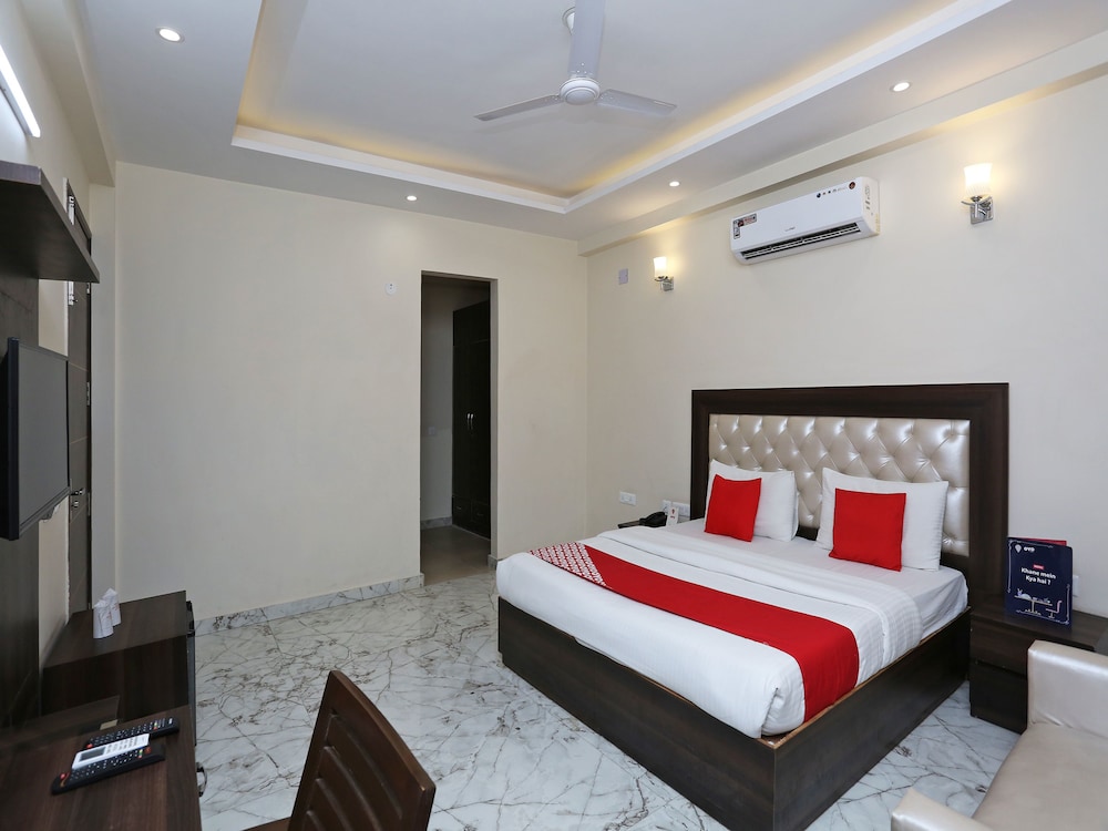 OYO 14482 Live Inn