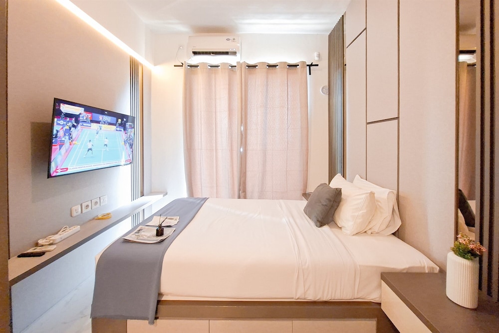 Modern Style Studio At Apartment Sky House Bsd