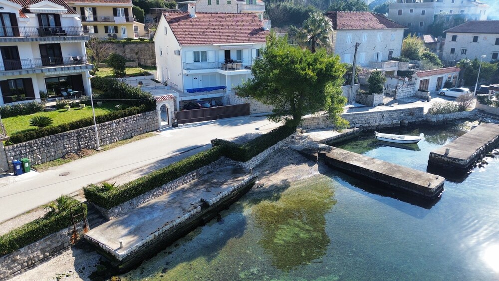 Waterfront Apartment Petrovina