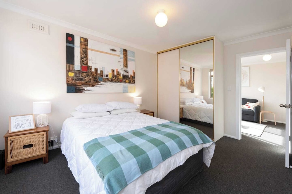 Bright & Comfortable 1BR Unit in Trendy Brunswick!