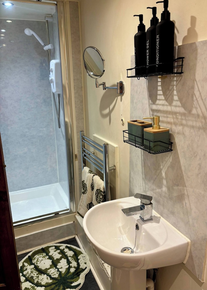 Lovely Quiet Flat Near Centre
