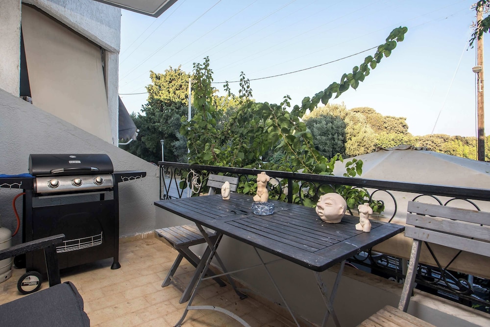 Villa Lilienne - Tranquil Escape With Private Garden Balcony