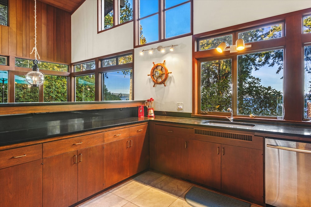Puzzle Point Lodge in Poulsbo