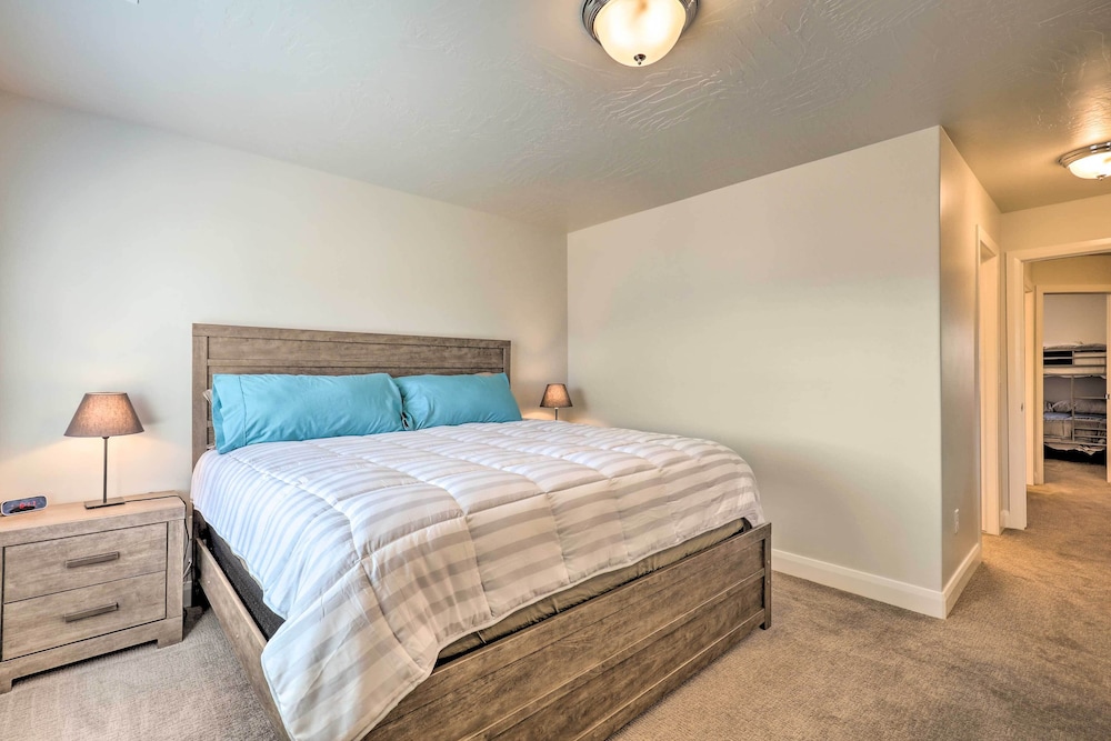 St George Area Townhome w/ Patio + Pool Access view 5