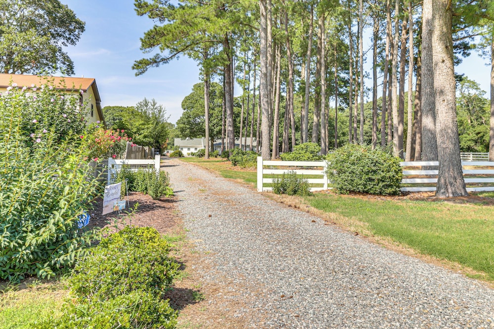 Boat Dock & Kayaks: Waterfront Home in Deltaville!