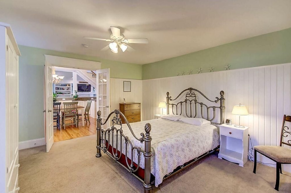 26 42nd Avenue view 2