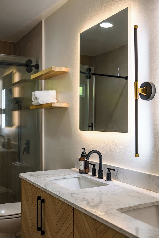 Newly Updated Family Retreat Safe Area Near Dtla