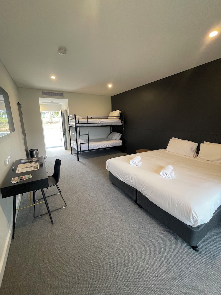 Harden Country Club Motel
