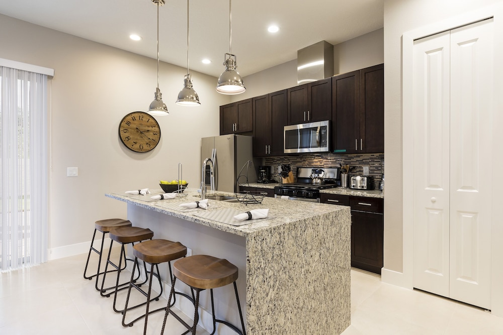 Summerville Vacation Homes by Columbia Management